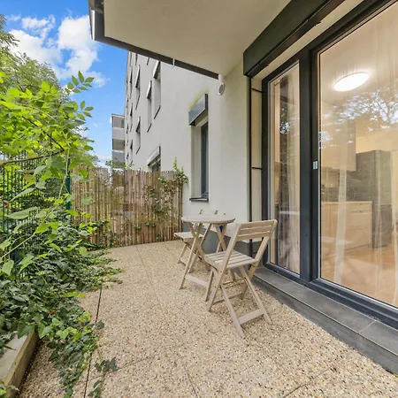 Air Conditioned 1 Apartment, With Garden, New Building Apartamento *