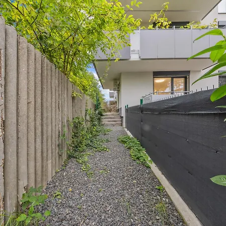 Апартаменти Air Conditioned 1 Apartment, With Garden, New Building