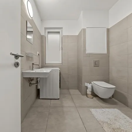 Air Conditioned 1 Apartment, With Garden, New Building Апартаменти